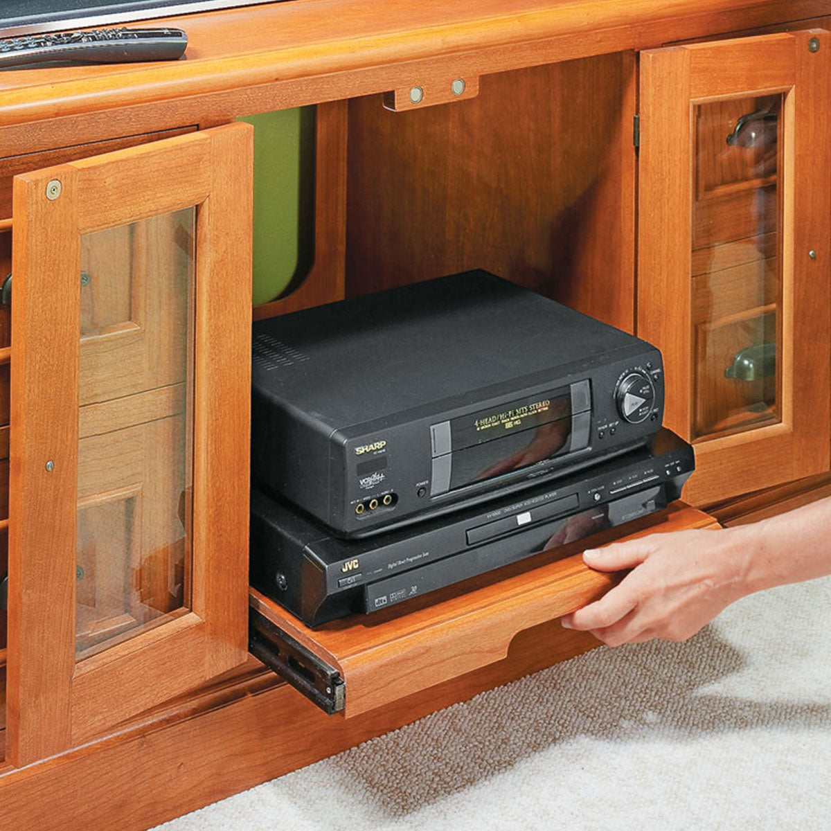 Woodsmith Flat-Screen Media Center Plan