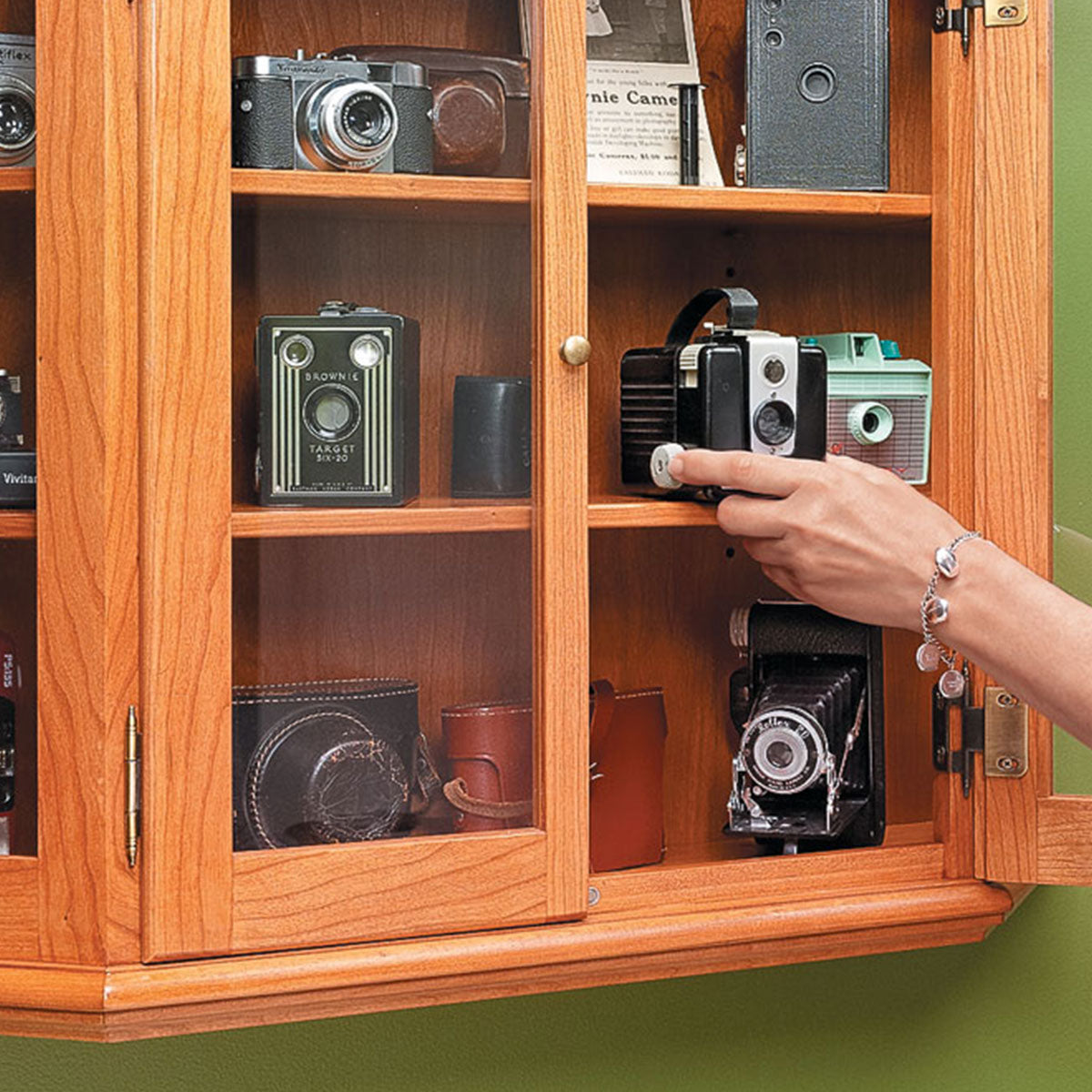 Woodsmith Elegant Curio Cabinet Plan