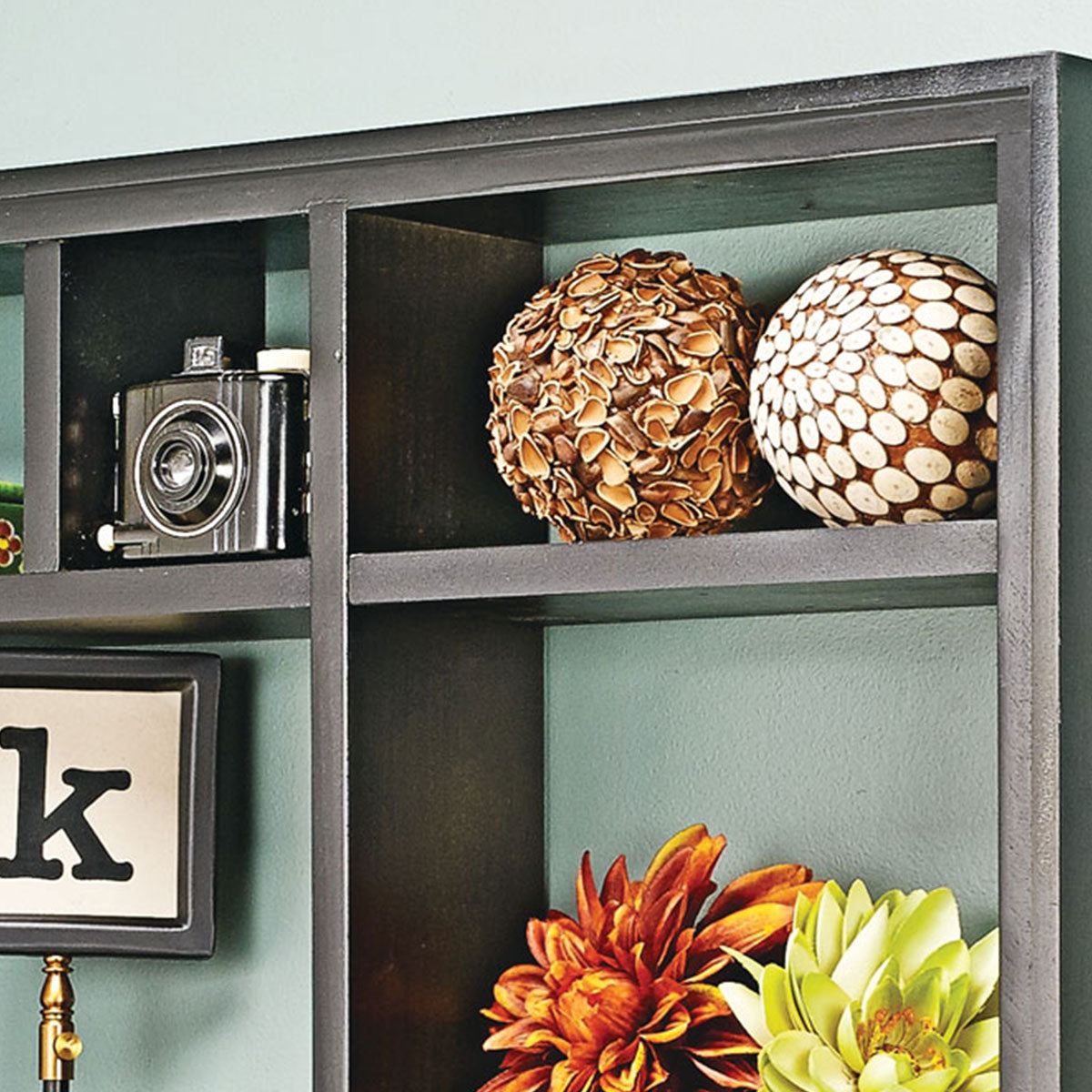 Woodsmith Wall-Hanging Display Shelf Plan