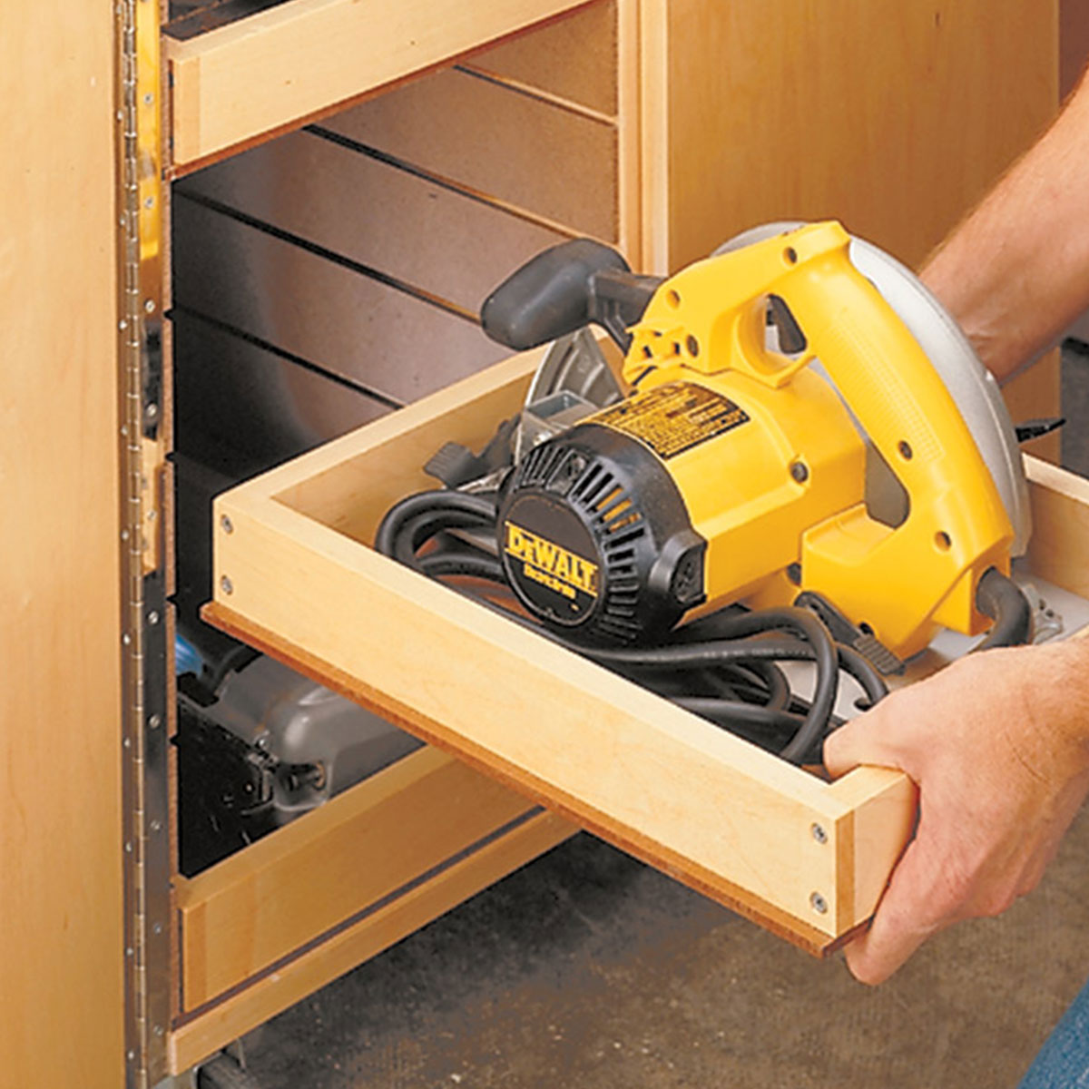 Woodsmith Mobile Tool Cart Plan