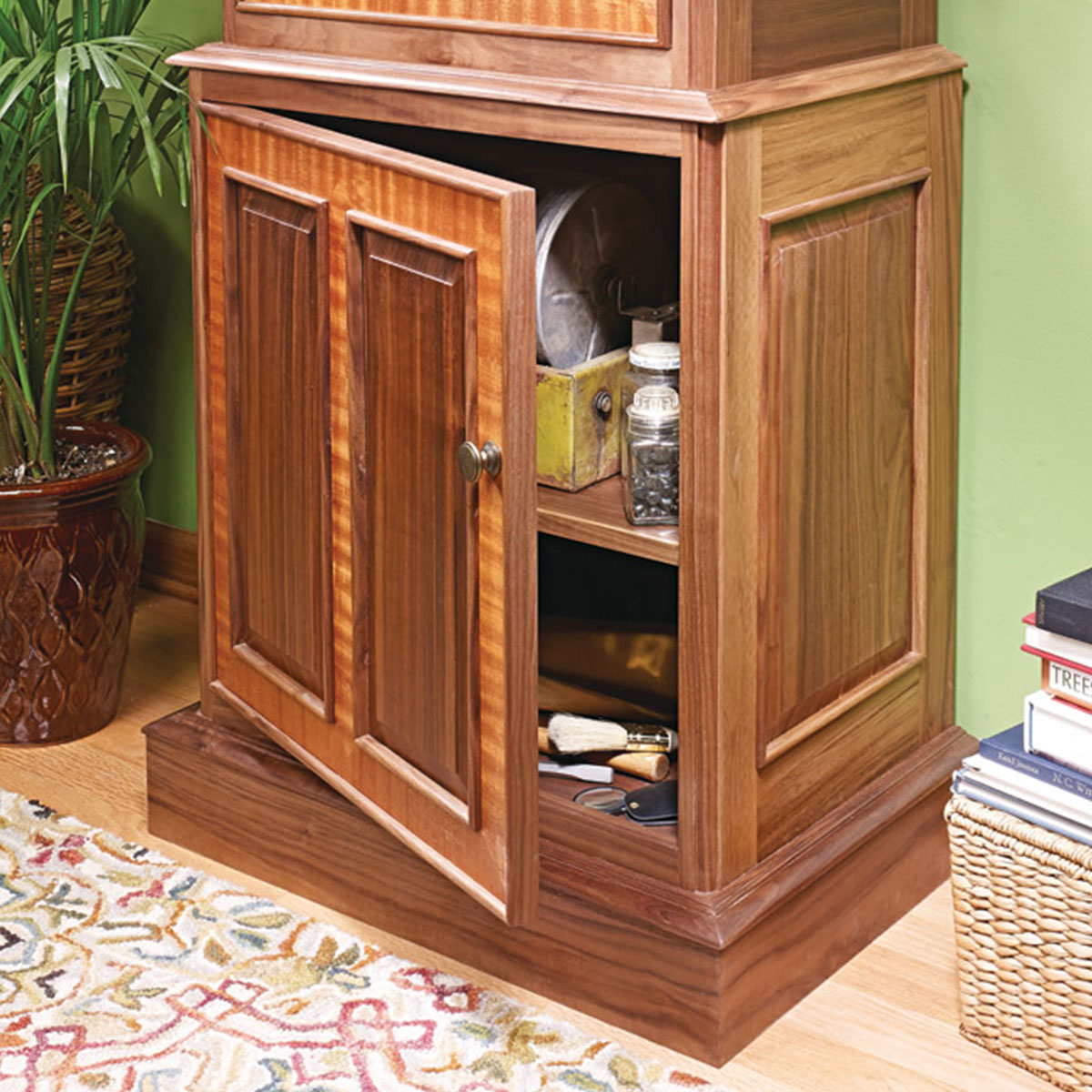 Woodsmith Glass Tower Display Cabinet Plan